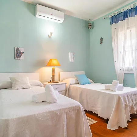 Urb,miraflores Del Palo Holiday home